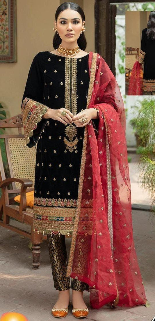 Emaan Adeel Velvet Suit - Yumnaz