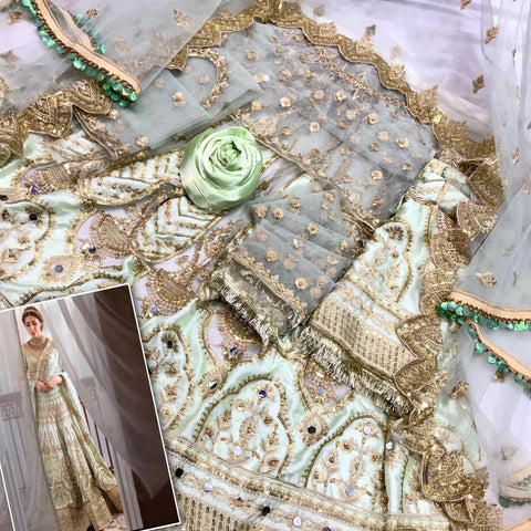 Mahira Khan Net Maxi
