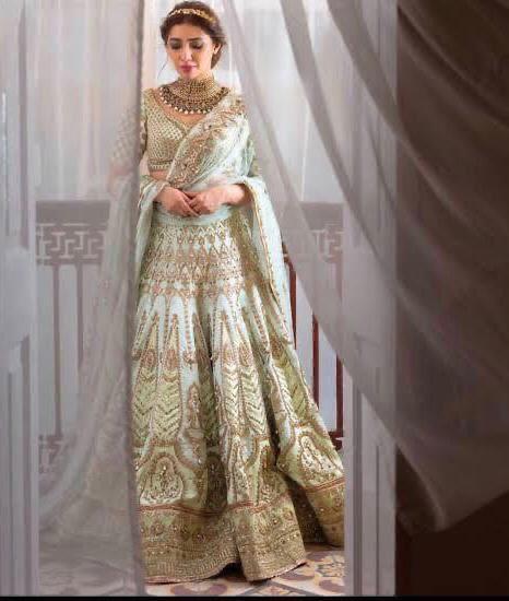 Mahira Khan Net Maxi